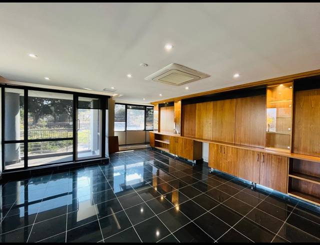 1,602M² OFFICE TO LET IN HALFWAY HOUSE